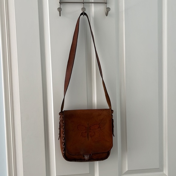 Vintage leather satchel with butterfly decoration - Picture 2 of 6